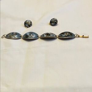 Gray Floral Dome Bracelet and Stud Earrings Set